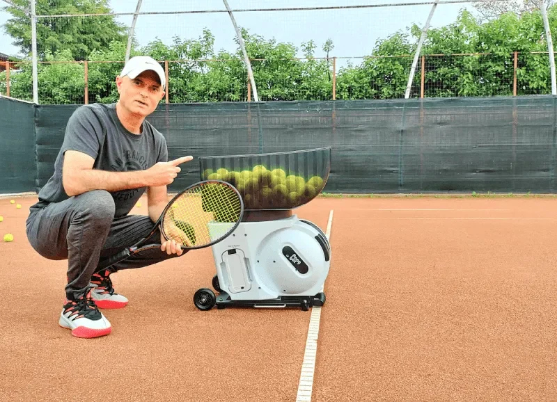 Máquina Lançadora de Bolas Inteligente Pongbot Pace S para Tênis 396 Modos - Branco/Verde